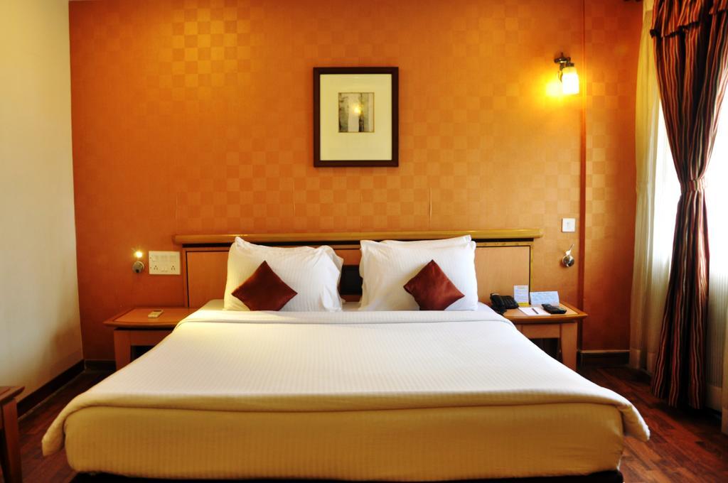 Indismart Hotel كولكاتا المظهر الخارجي الصورة