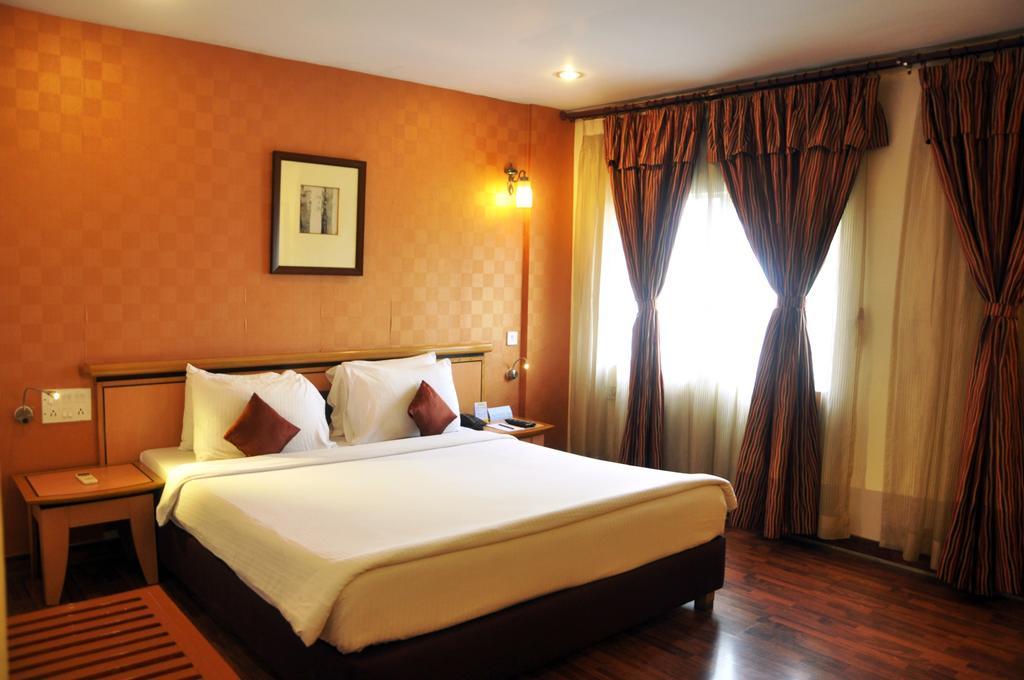 Indismart Hotel كولكاتا المظهر الخارجي الصورة