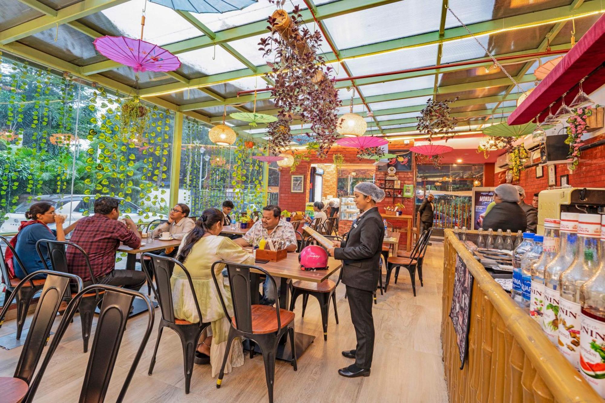 Indismart Hotel كولكاتا المظهر الخارجي الصورة