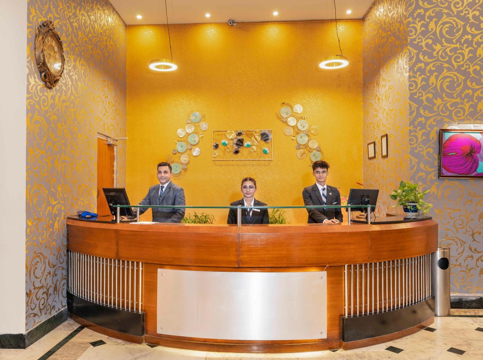Indismart Hotel كولكاتا المظهر الخارجي الصورة