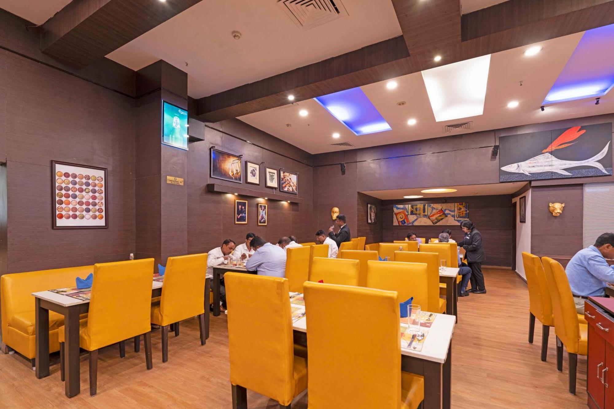 Indismart Hotel كولكاتا المظهر الخارجي الصورة