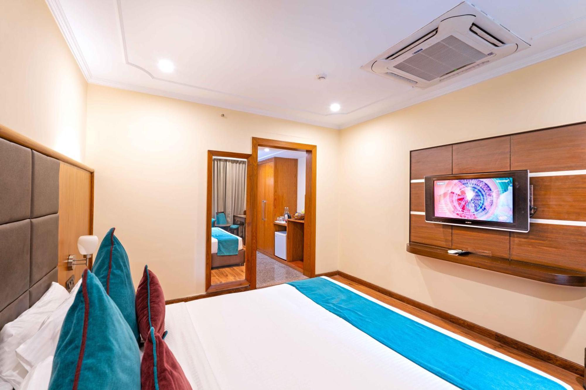 Indismart Hotel كولكاتا المظهر الخارجي الصورة