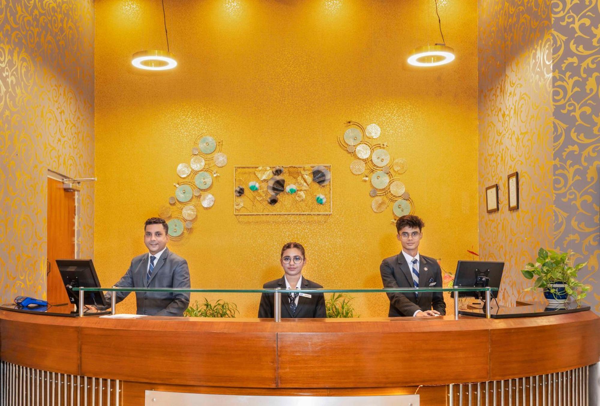 Indismart Hotel كولكاتا المظهر الخارجي الصورة