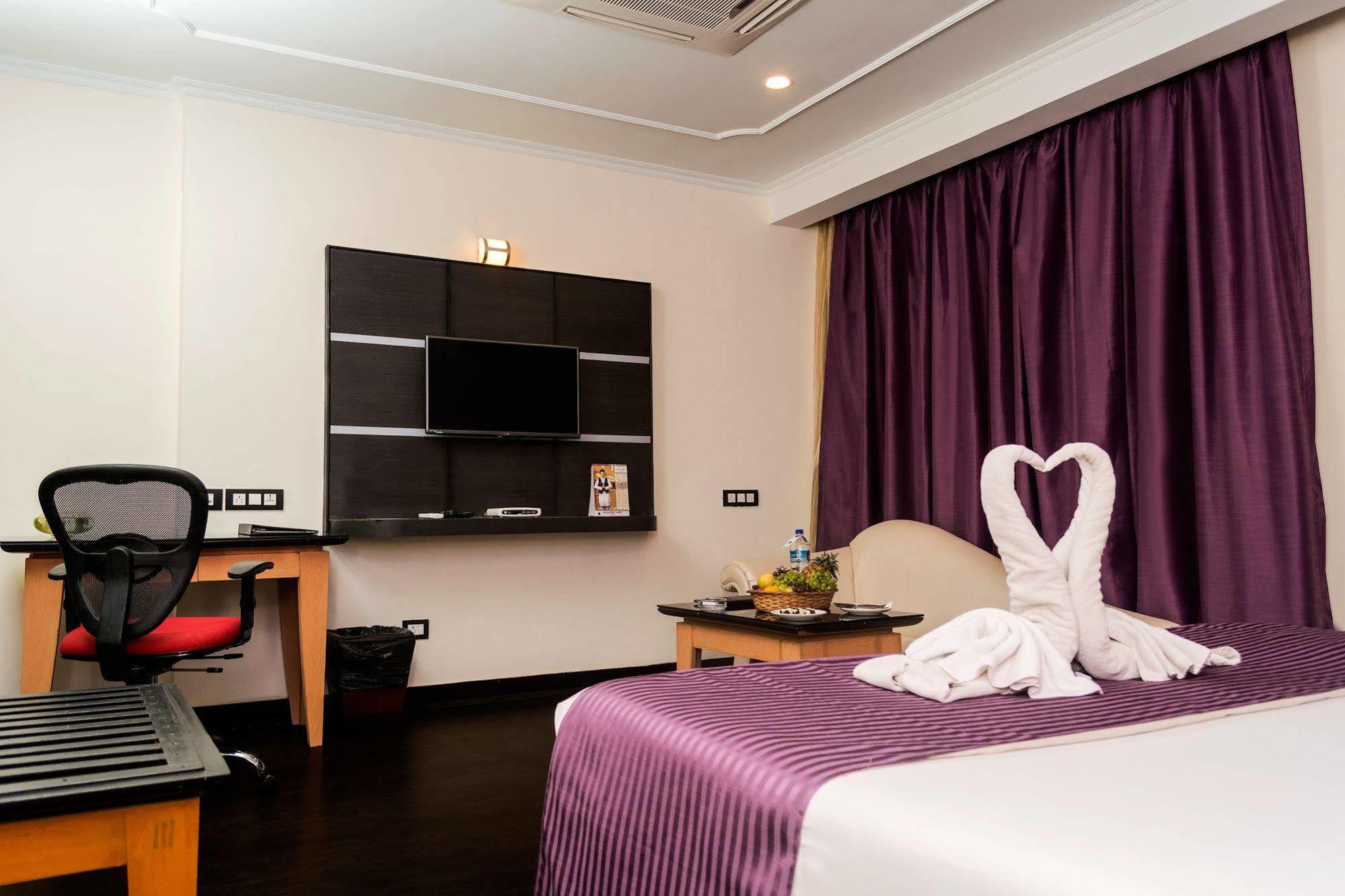 Indismart Hotel كولكاتا المظهر الخارجي الصورة