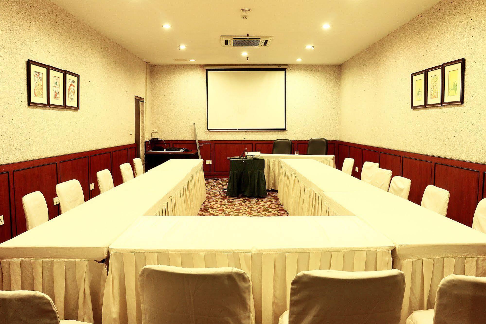 Indismart Hotel كولكاتا المظهر الخارجي الصورة