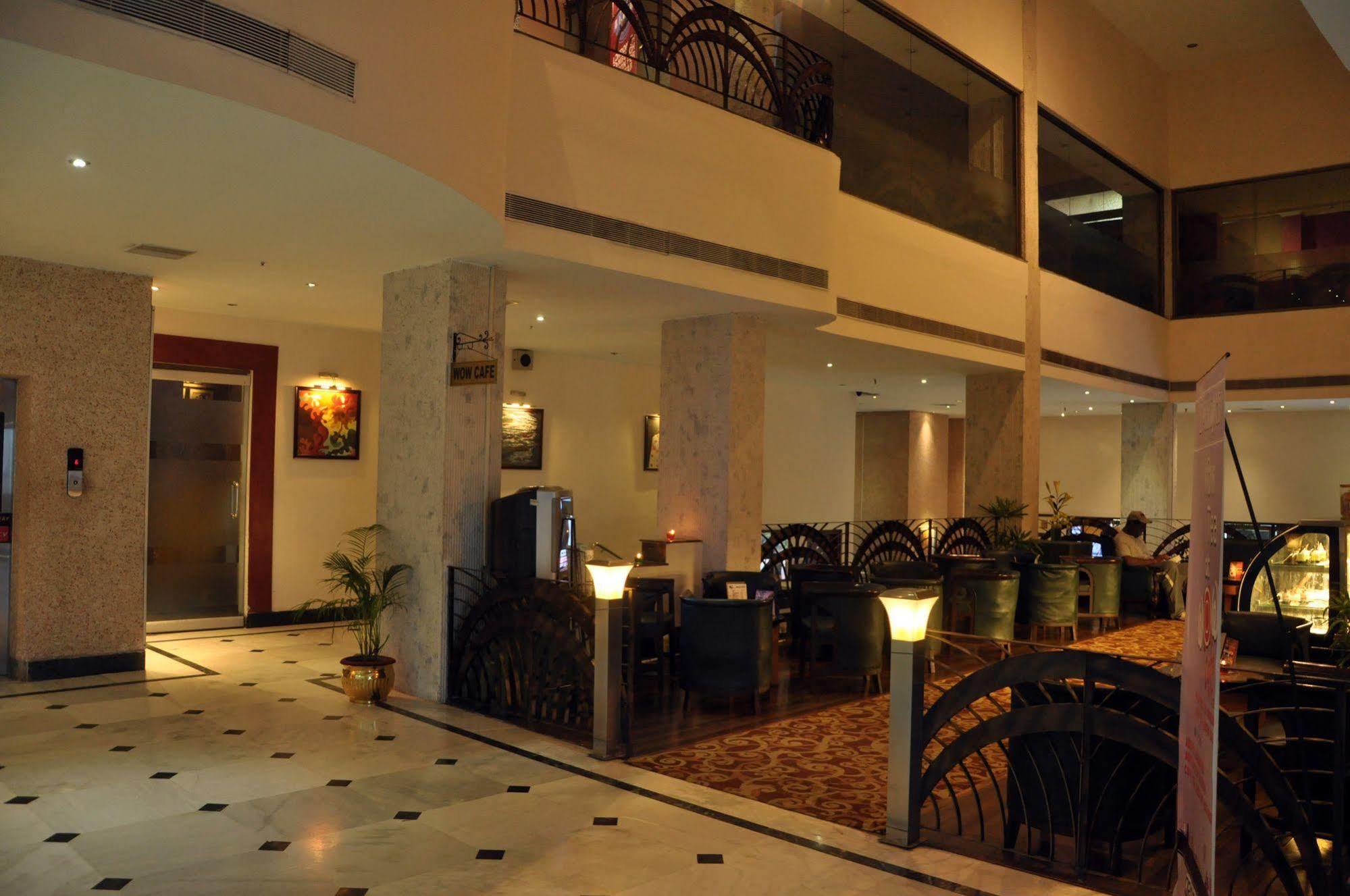 Indismart Hotel كولكاتا المظهر الخارجي الصورة