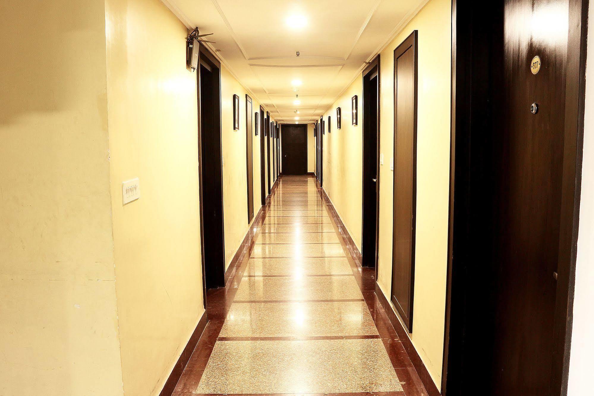 Indismart Hotel كولكاتا المظهر الخارجي الصورة